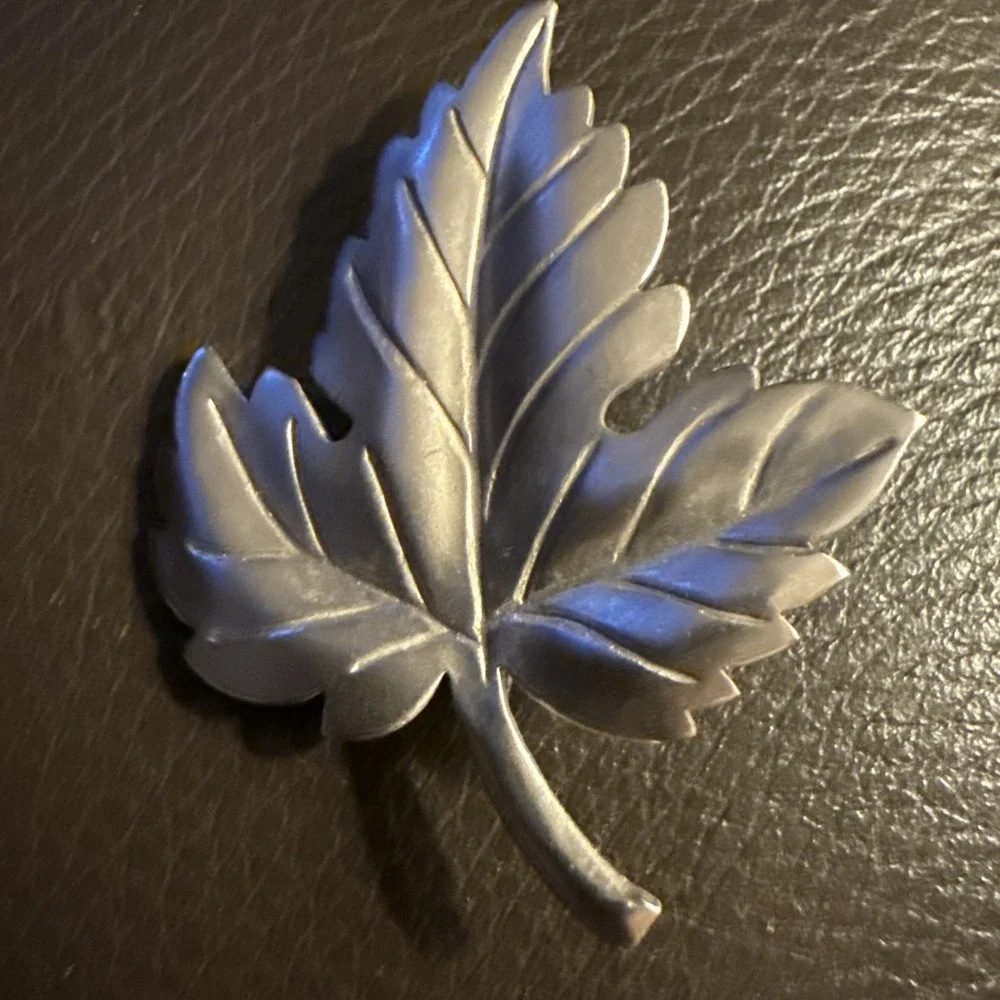Vintage Authentic TIFFANY & CO 925 Sterling Silver Maple Leaf Brooch.  68
